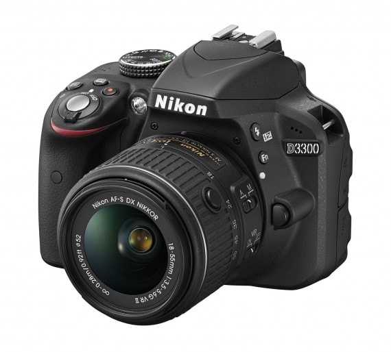NIkon D3300 wirh 18-55 retractable VR lens